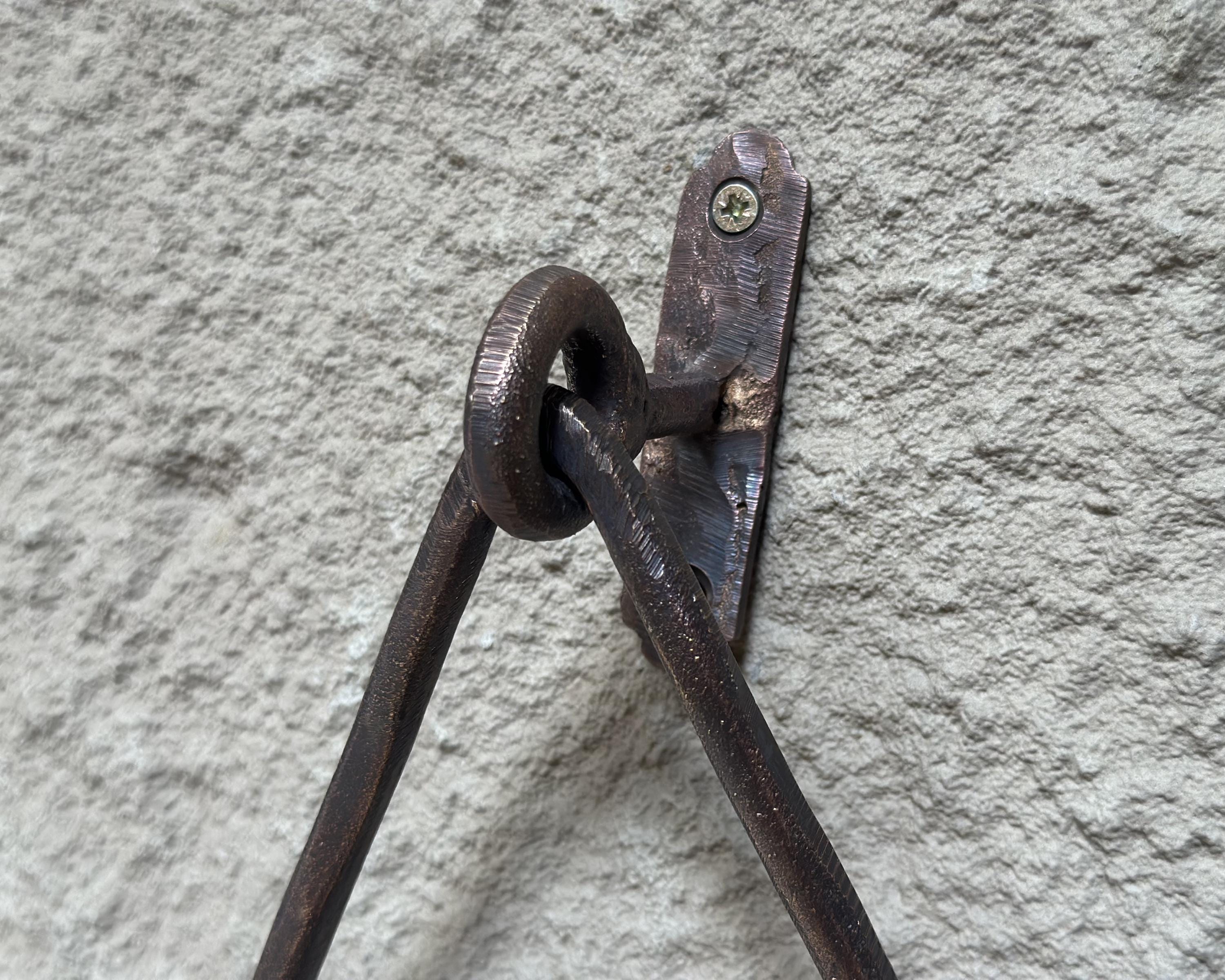 Aged Copper Towel Holder – Wall Mounted Triangle Ring