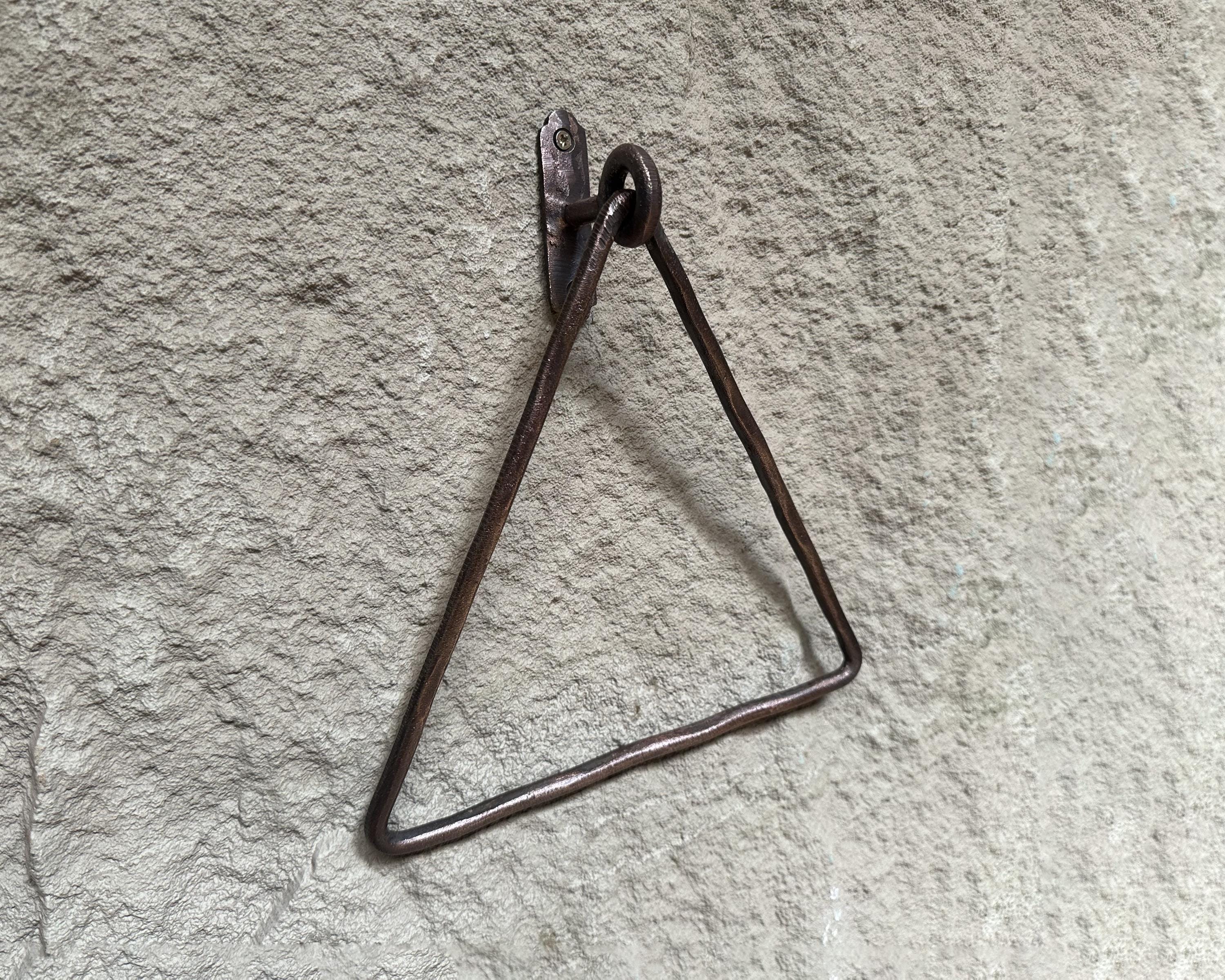 Aged Copper Towel Holder – Wall Mounted Triangle Ring