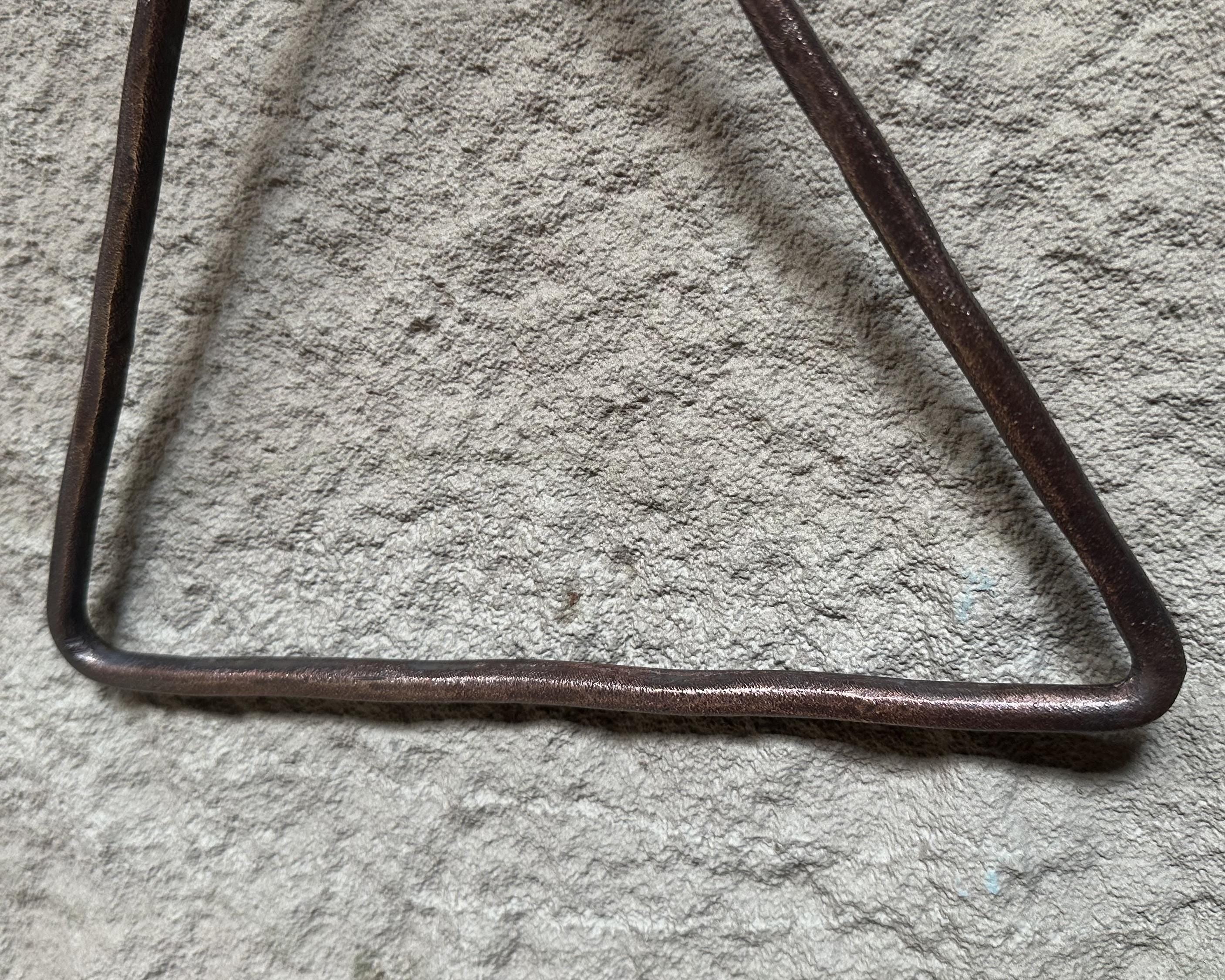 Aged Copper Towel Holder – Wall Mounted Triangle Ring