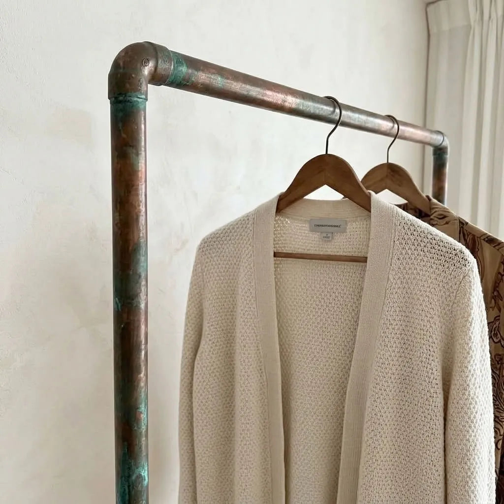 Wall-mounted copper closet rod detail – Wall-Mounted Copper Closet Rod – Holder 5