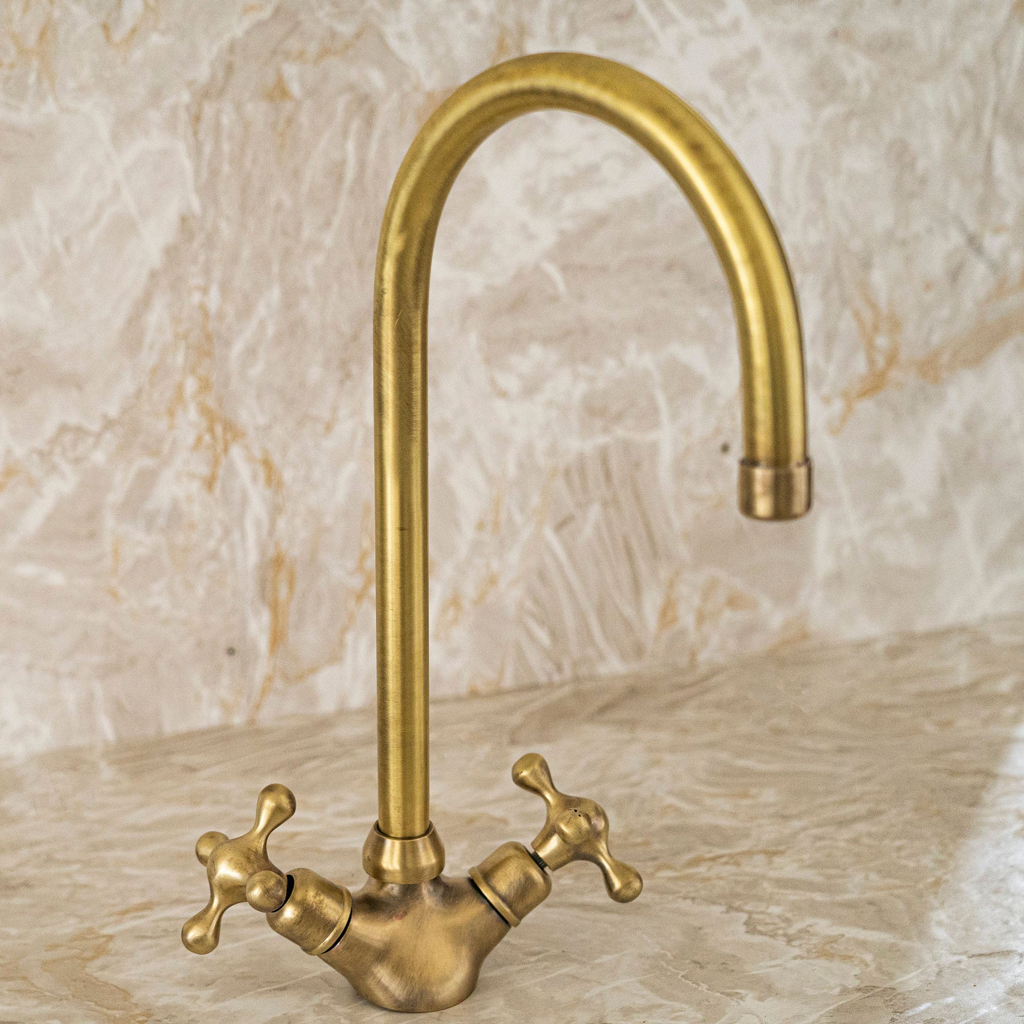 Single Hole Unlacquered Brass Bathroom Sink Faucet